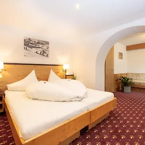 https://hotel-garni-tyola.ischgl-hotels.net